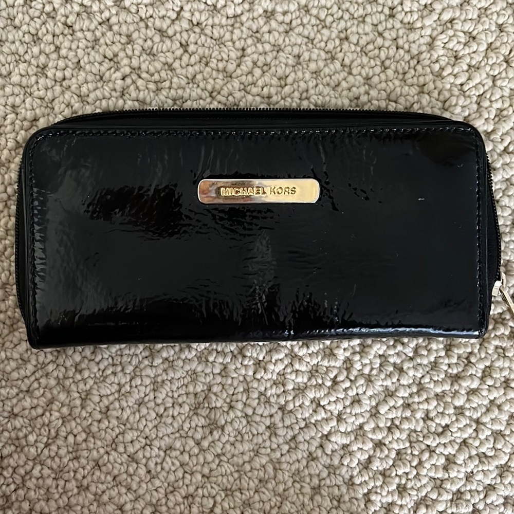 Micheal Kors Wallet ✨